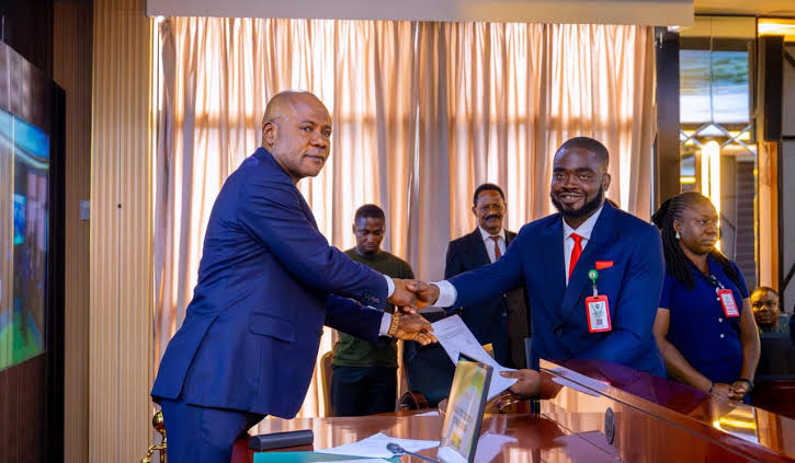 “No Honey moon period for you” Gov speaks to his new Head of service